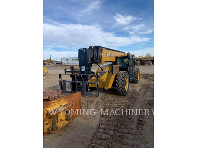 2022 TELEHANDLER CAT TL1055