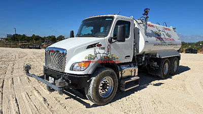 2025 Truck - Water PETERBILT 548