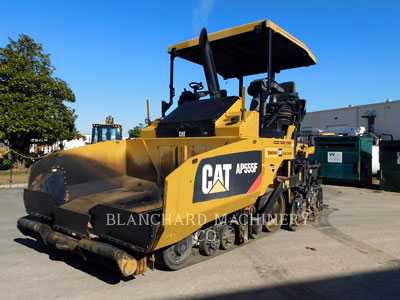 2019 ASPHALT PAVERS CAT AP555F